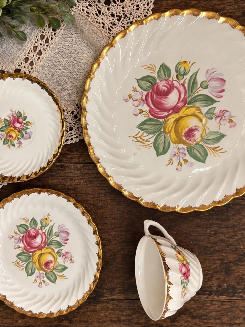 Royal China Quban Royal 22K Gold Floral 4 Pc Place Setting Vintage Set 5
